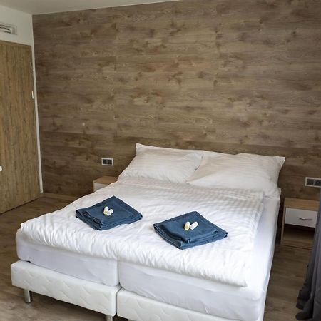 Novohradska Hotel เชสเกบูดิเยโจวิตเซ ภายนอก รูปภาพ