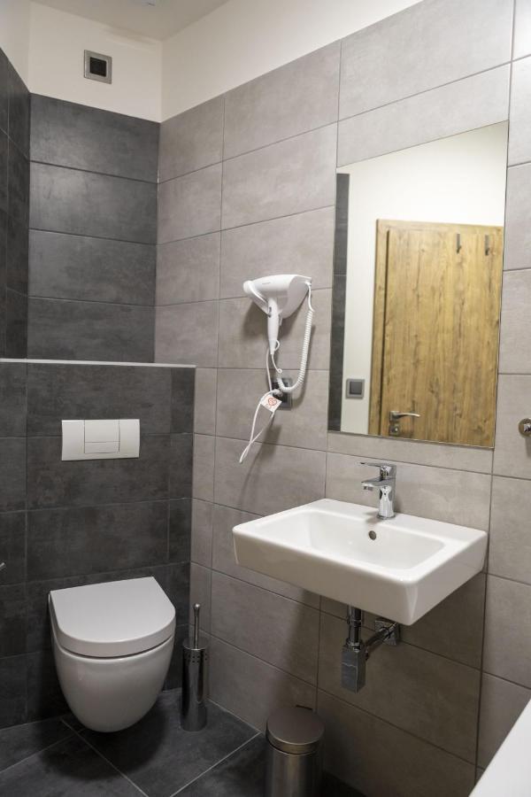 Novohradska Hotel เชสเกบูดิเยโจวิตเซ ภายนอก รูปภาพ