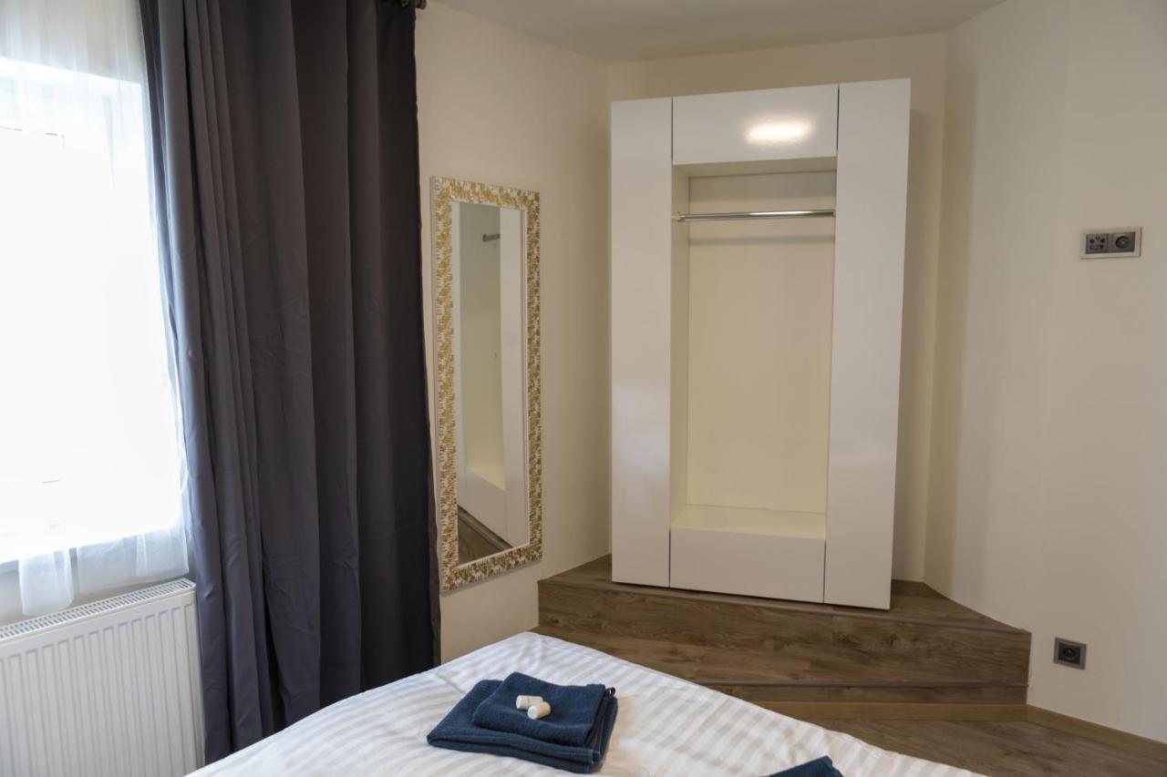 Novohradska Hotel เชสเกบูดิเยโจวิตเซ ภายนอก รูปภาพ
