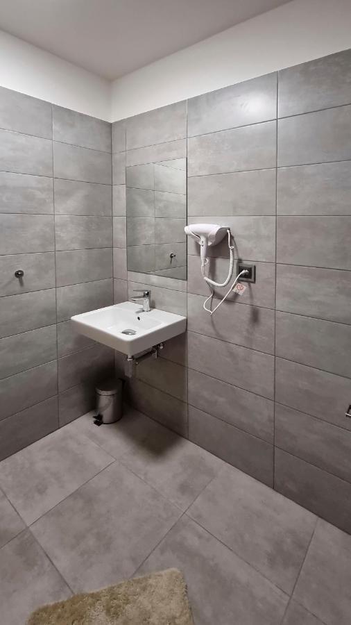 Novohradska Hotel เชสเกบูดิเยโจวิตเซ ภายนอก รูปภาพ
